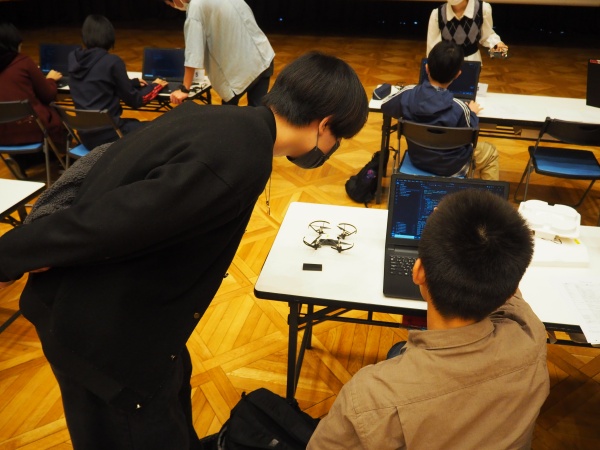 受講生をサポートするチュータ学生